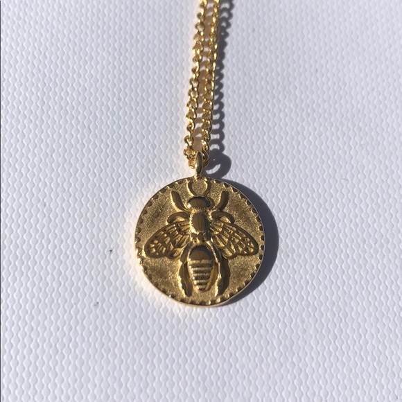 New 18k Gold Plated Coin Necklace with Bee Engrave - Picture 2 of 3